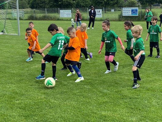 Kita-Kinder beim Fußball
