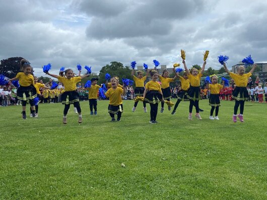 Eine Cheerleader-Gruppe