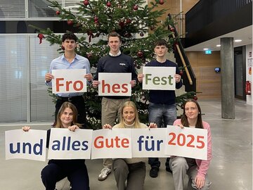 Azubis wünschen frohe Feiertage