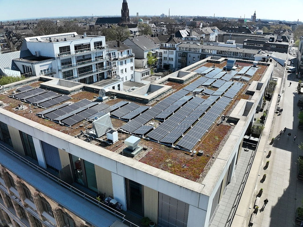 PV-Anlage-auf-WKR-Dach-Drohne