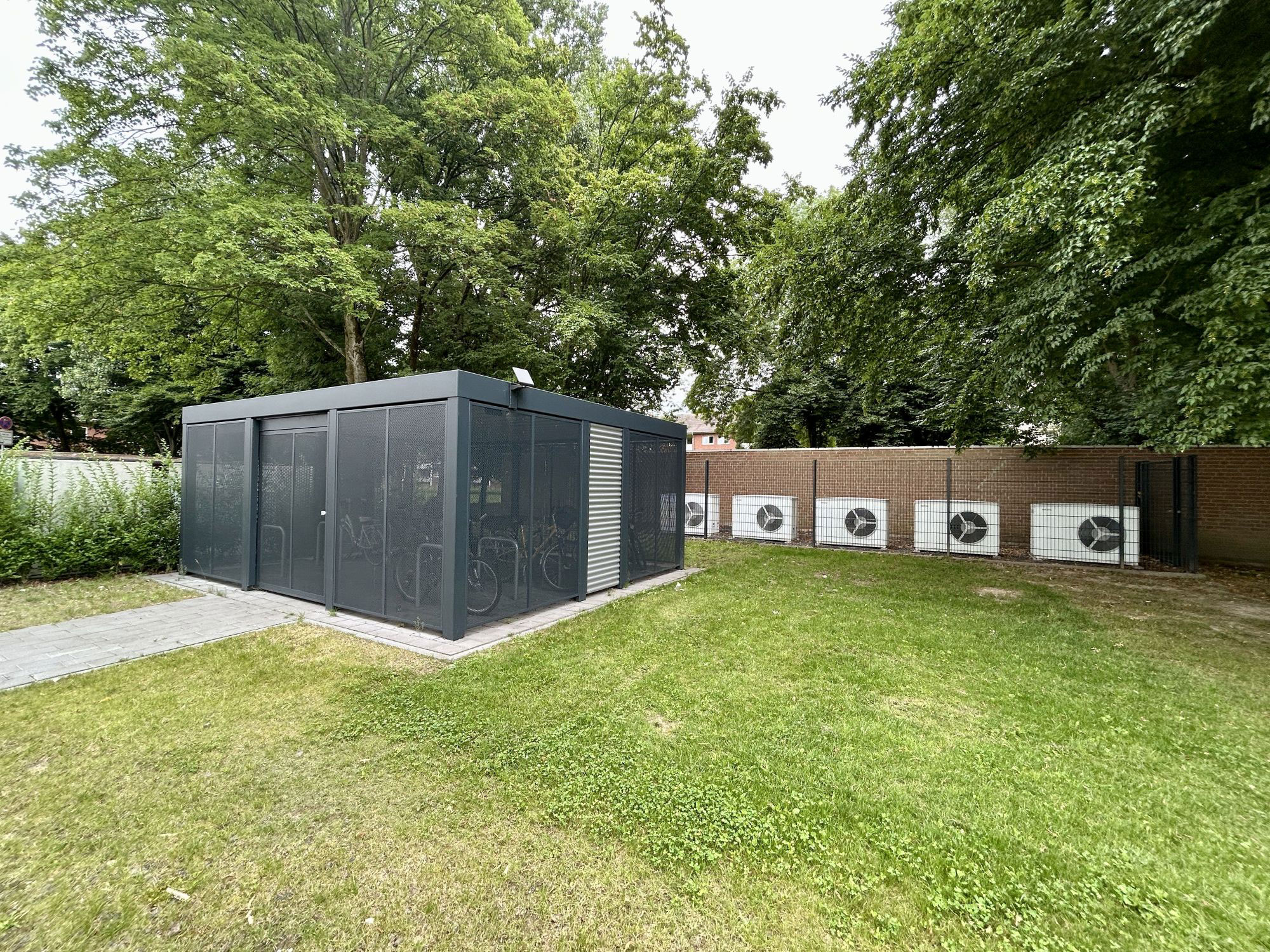 Waermepumpen-und-Fahrradeinhausung-1